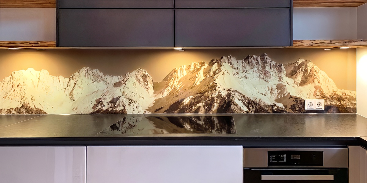Passgenaue Küchenrückwand aus Glas nach Maß